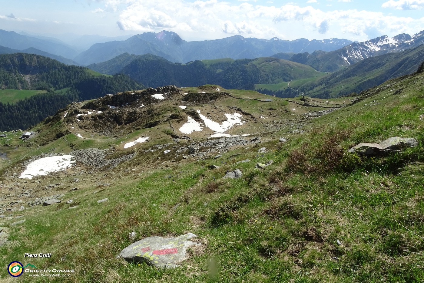 77 Vista panoramica scendendo dalla Bocchetta di Budria.JPG